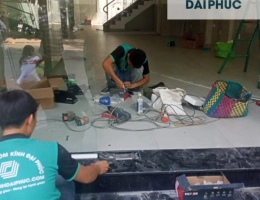 Dịch vụ sửa chữa, thay bản lề cửa kính uy tín, chuyên nghiệp