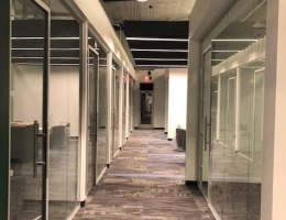 Khả Năng Cách Âm Vượt Trội Của Vách Kính Cường Lực