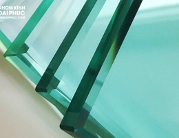 Kính cường lực nặng bao nhiêu kg/m2 và chịu lực bao nhiêu kg?