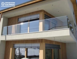 Mẫu Lan Can Kính Cường Lực Sự Kết Hợp Hoàn Hảo Giữa Độ Bền Và Thẩm Mỹ