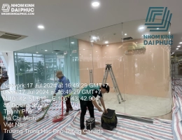 Những Điều Cần Lưu Ý Khi Thi Công Cửa Kính và Vách Kính Văn Phòng
