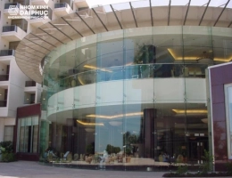 Thi công lắp đặt cửa kính, vách kính siêu thị nhà hàng chuyên nghiệp