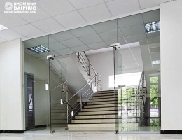 Vách Kính Văn Phòng Giải Pháp Hiện Đại Cho Không Gian Làm Việc