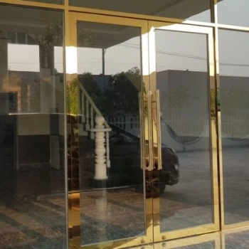 Video cửa kính thủy lực khung inox mạ vàng