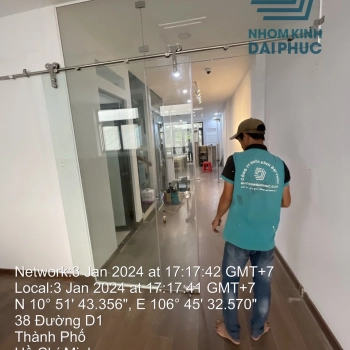 Cửa kính cường lực, bản lề sàn đường D2, Thủ Đức