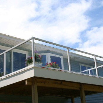 Lan can kính cường lực. Bảng giá thi công lan can kính cường lực