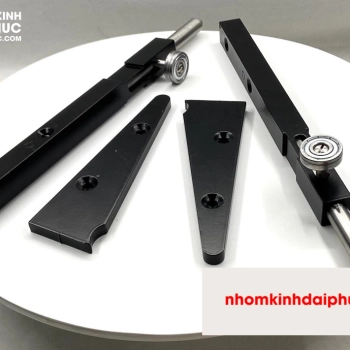 Phụ kiện cửa trượt quay. Chốt tự động cửa trượt quay