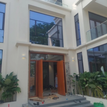 Thi công cầu thang, lan can kính tại Phú Mỹ Hưng, Quận 7