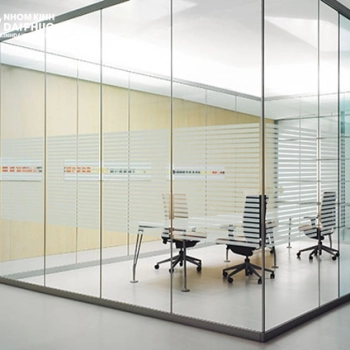 Vách kính cường lực 12 ly