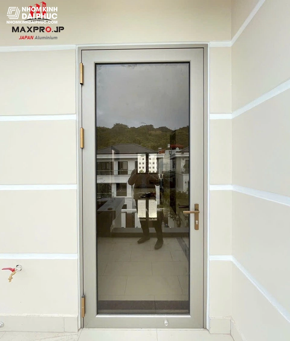 Cửa đi 1 cánh mở quay nhôm Maxpro hệ 65