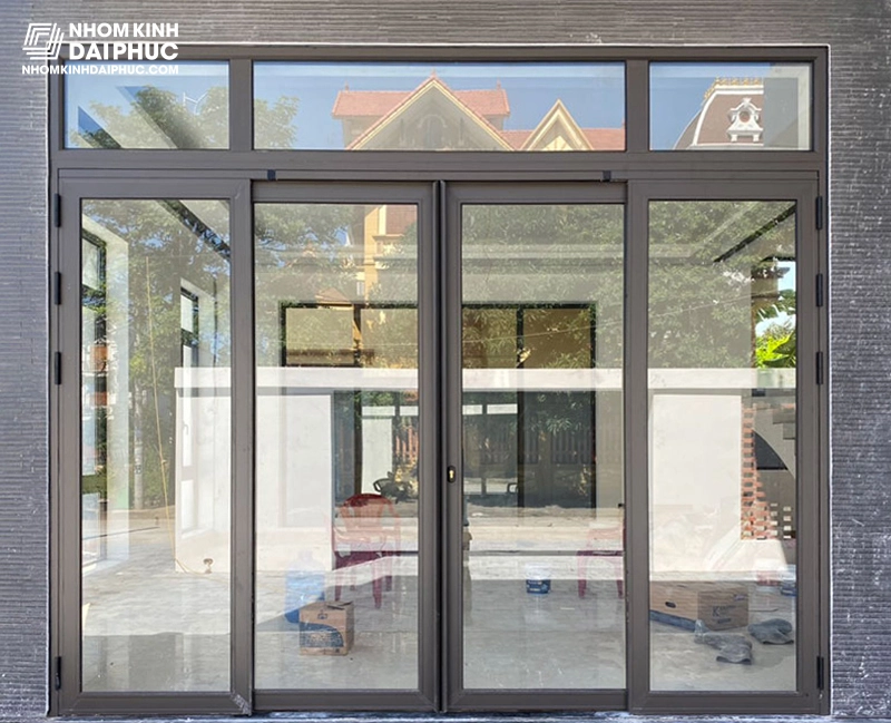 Cửa trượt quay 4 cánh màu xám