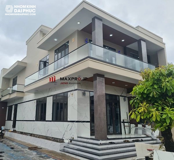 Lan can kính tay vịn nhôm Maxpro