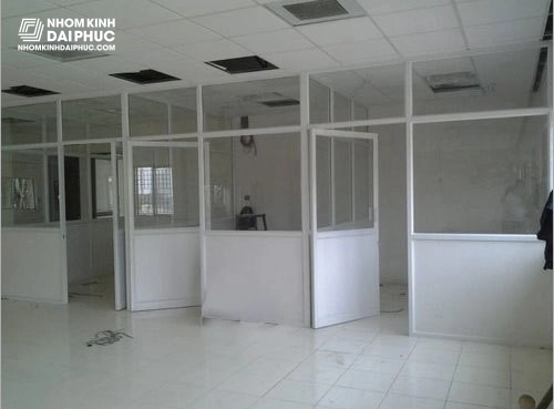 Vách kính nhôm thường