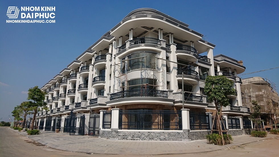 Thi công cửa nhôm xingfa tại khu đô thị Vạn Phúc City