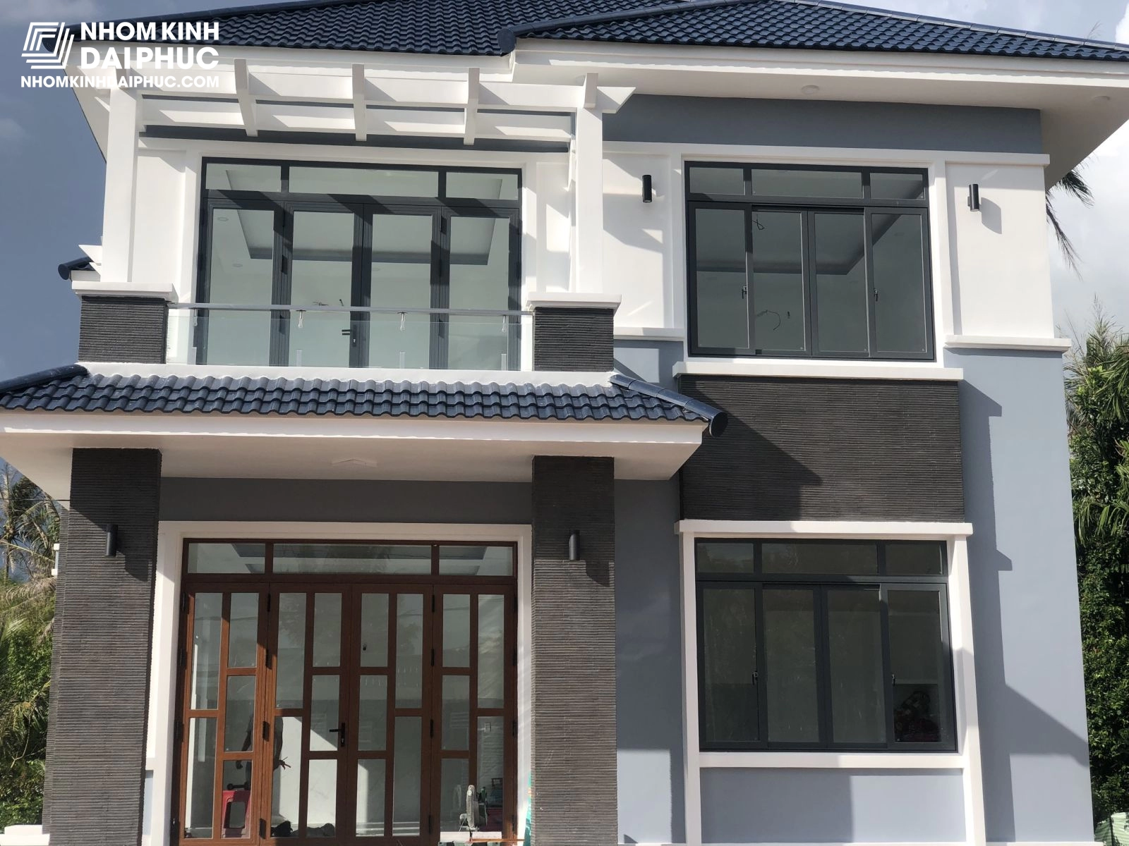 Cửa nhôm xingfa bốn cánh tại hóc môn Cửa nhôm xingfa bốn cánh tại hóc môn