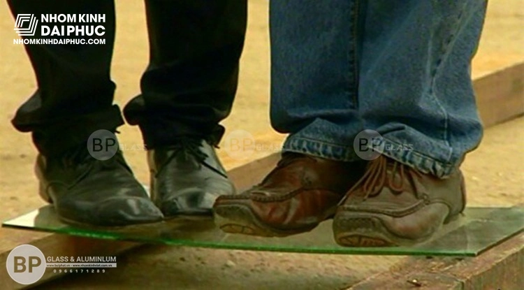 Khả năng chịu lực của kính cường lực