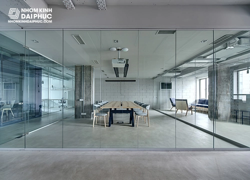 Vách Kính Cưởng Lực