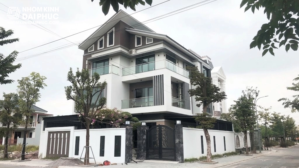 Công trình biệt thự nghỉ dưỡng sang trọng sử dụng cửa nhôm mạ Anodise ED