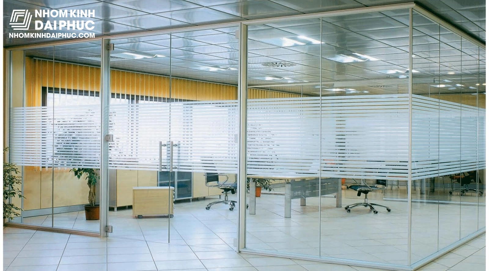 Vách Kính Văn Phòng