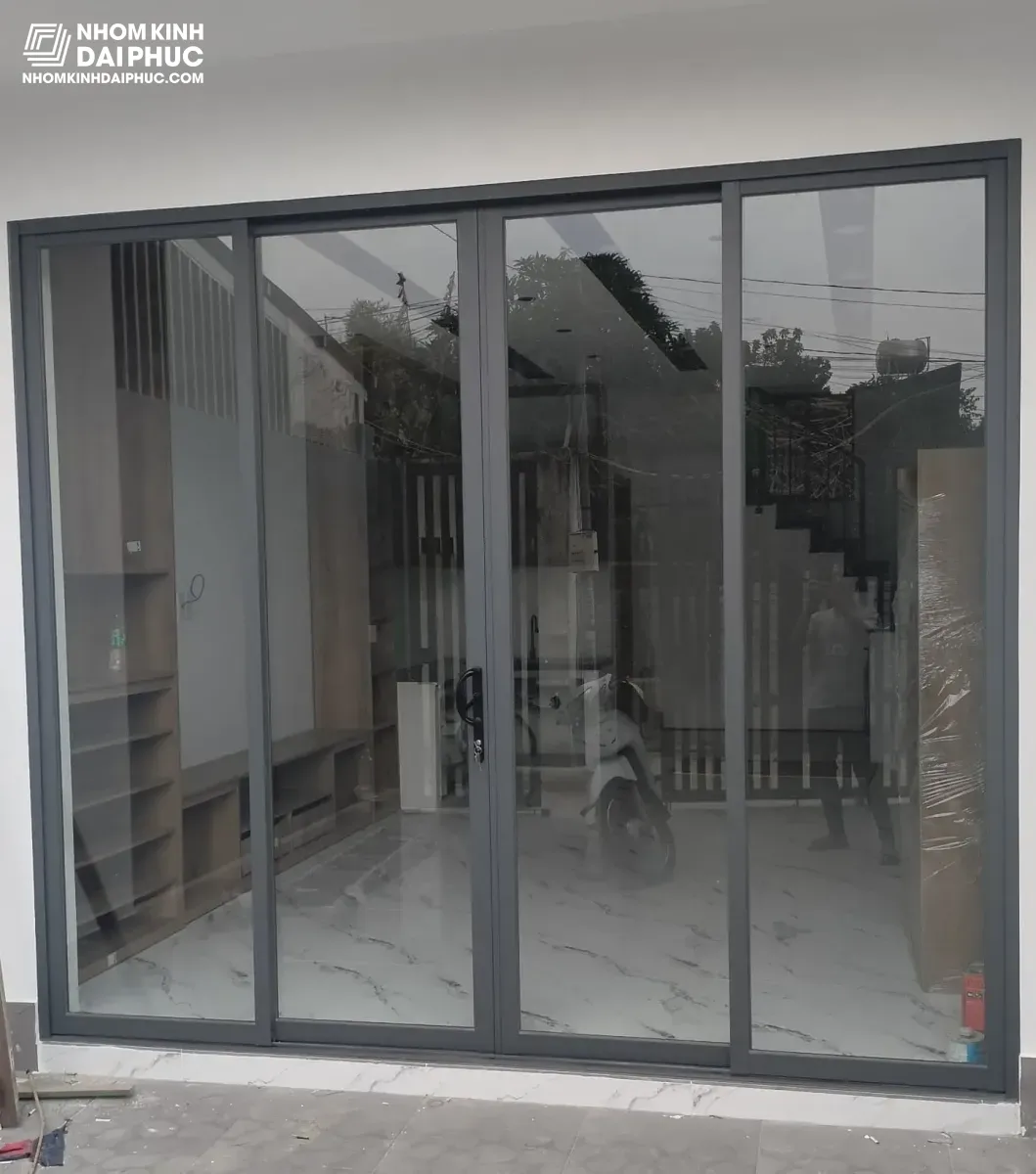 Cửa đi nhôm Xingfa 4 cánh mở lùa hệ 93 tiết kiệm không gian