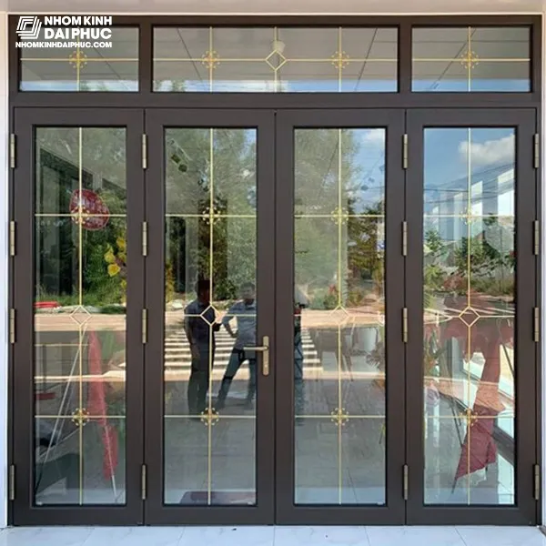 Cửa đi mở quay nhôm Maxpro hệ 83