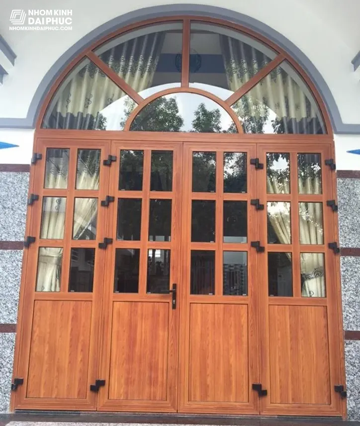 Cửa Xingfa màu vân gỗ uốn vòm chia đố