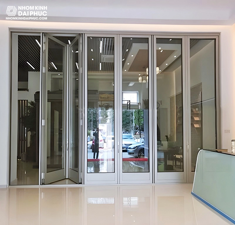 Hệ cửa xếp trượt Maxpro yêu cầu chi phí phụ kiện cực kỳ cao để đảm bảo an toàn vận hành