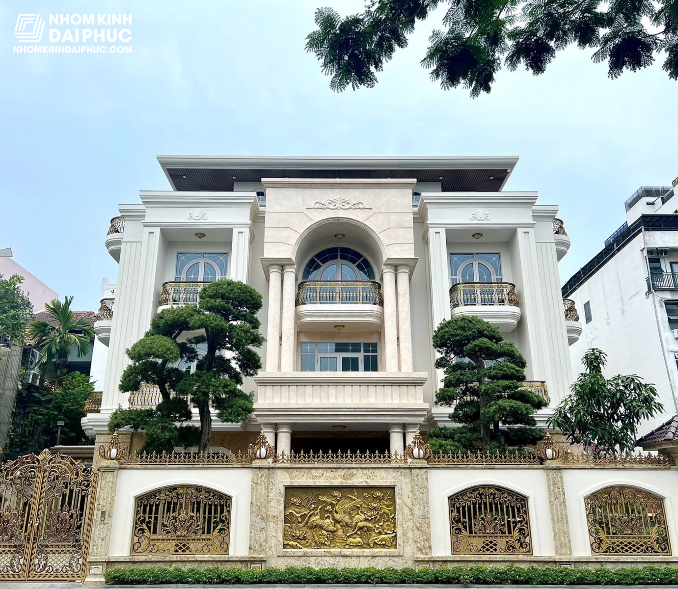 Một hệ thống cửa nhôm Maxpro đẹp cần được bảo dưỡng định kỳ để duy trì độ bền và thẩm mỹ