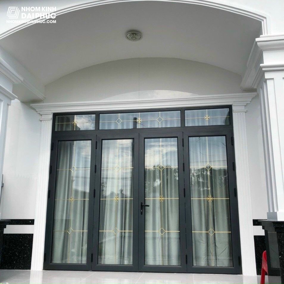 Mẫu cửa nhôm Xingfa 4 cánh màu xám ghi sang trọng cho mặt tiền nhà phố