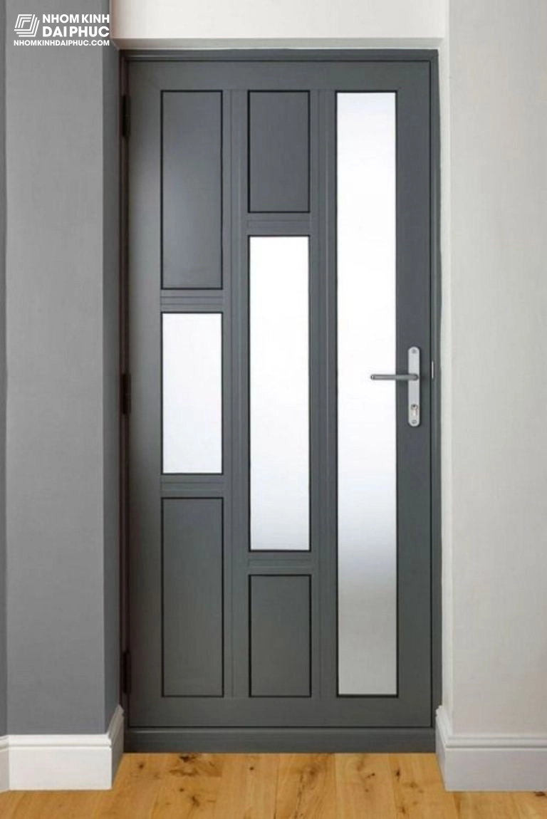 Mẫu cửa toilet chia đố có pano nhôm