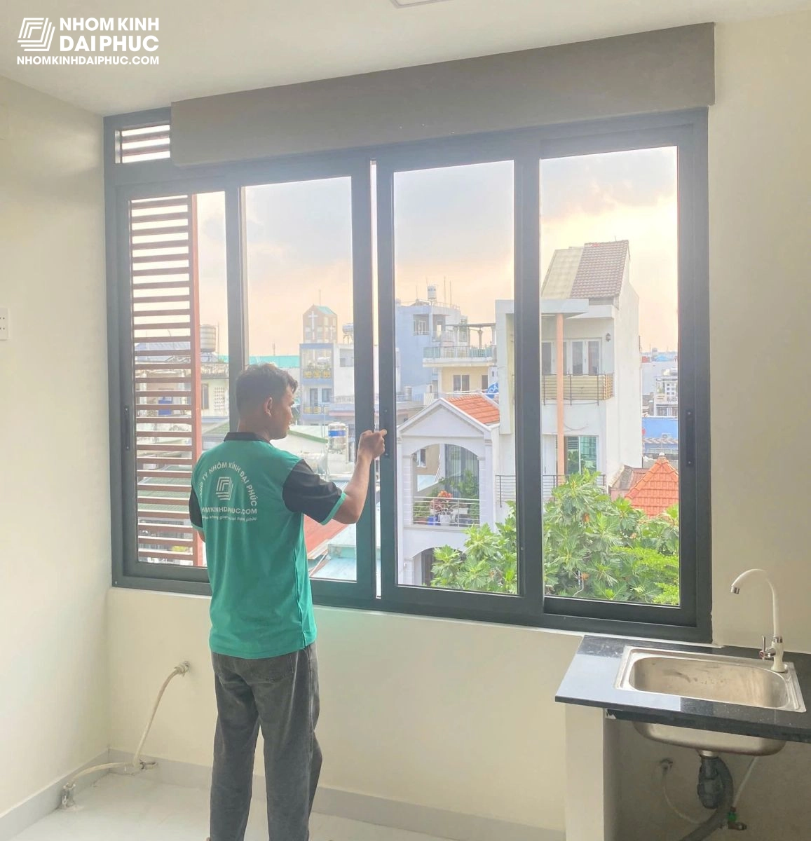 Thi công lắp đặt phụ kiện đồng bộ chính hãng cho cửa nhôm Xingfa