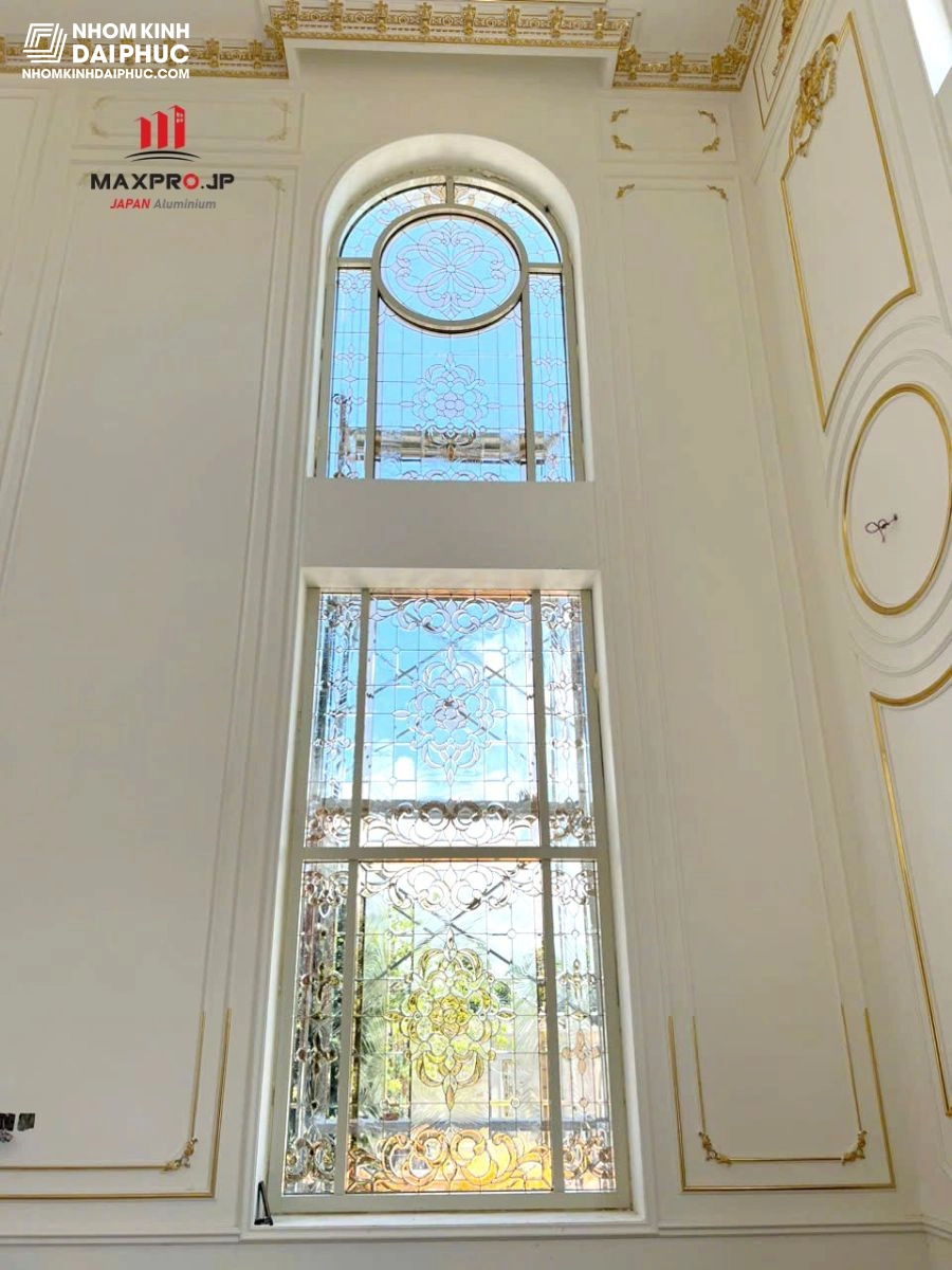 Vách kính khung nhôm Maxpro uốn vòm