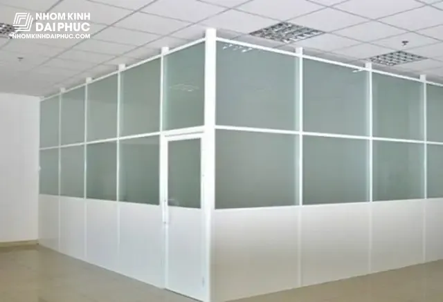 Vách Kính Văn Phòng Giá Rẻ