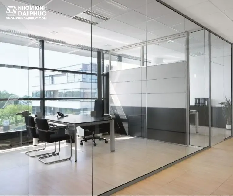 Vách Kính Văn Phòng - Giải Pháp Nội Thất Hiện Đại Cho Môi Trường Làm Việc Sáng Tạo Và Chuyên Nghiệp
