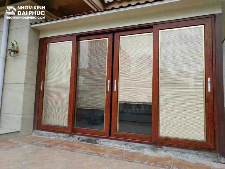 Cửa Xingfa lắp kính hộp có rèm