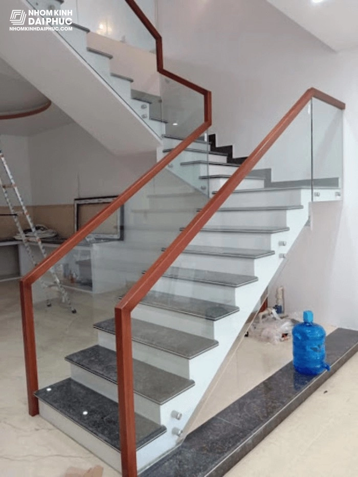 mẫu cầu thang kính đẹp ảnh