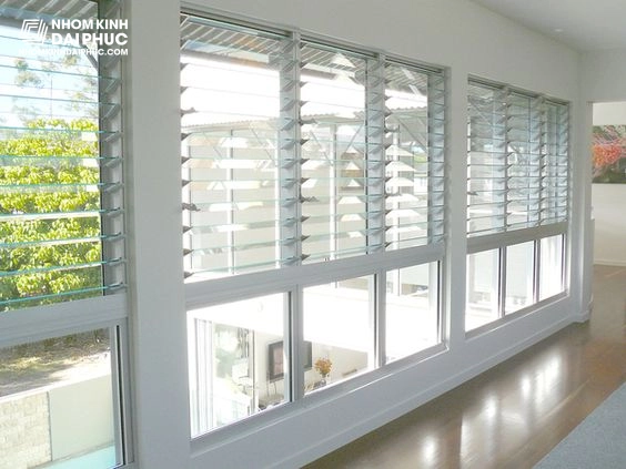 Cửa chớp kính hiện đại