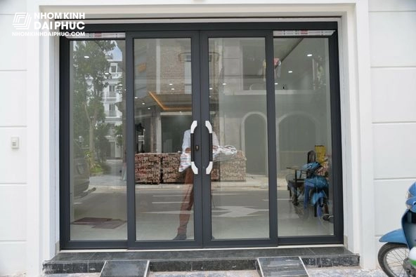 Cửa trượt quay 4 cánh màu xám ghi