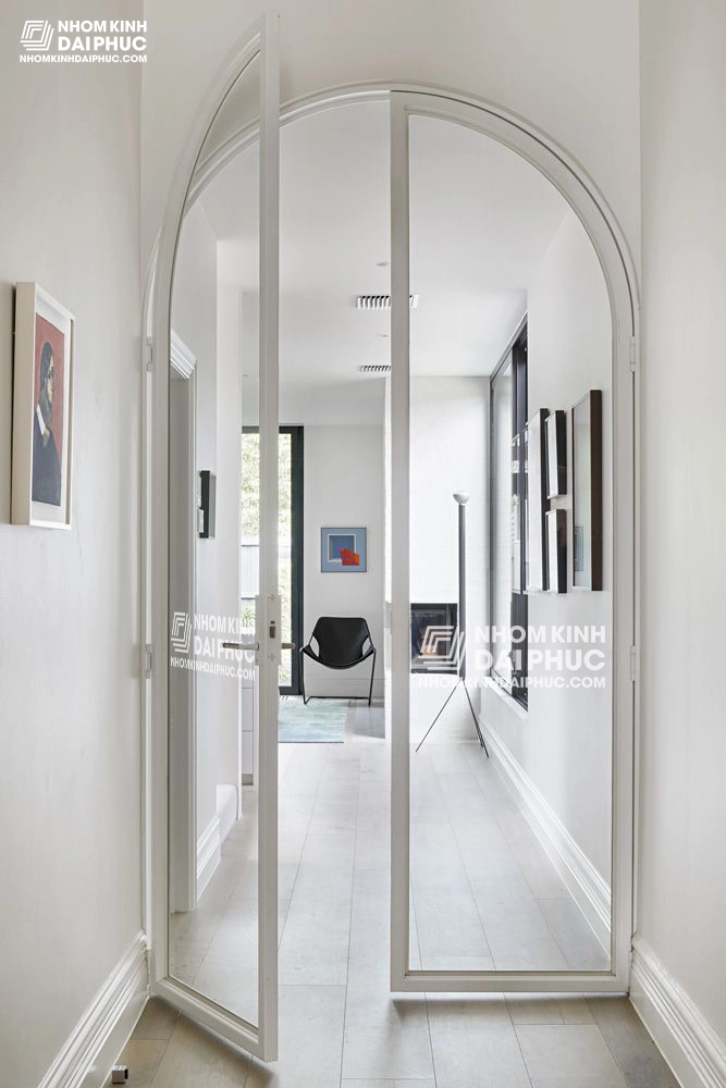 Cửa Slim uốn vòm màu trắng