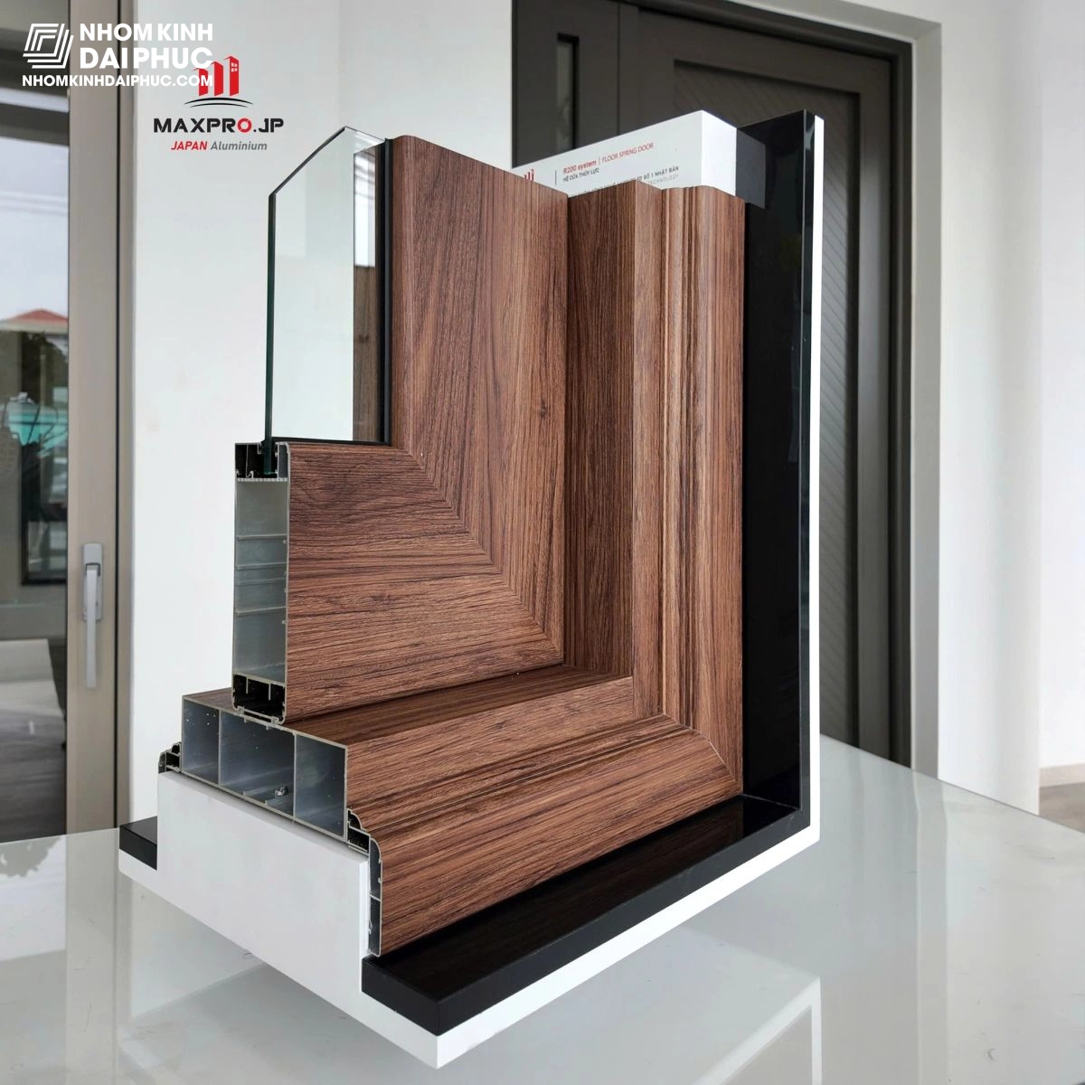 Cận cảnh profile mặt cắt nhôm thủy lực Maxpro