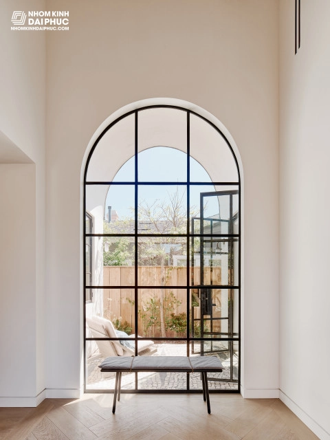 Vách kính khung nhôm Slim uốn vòm