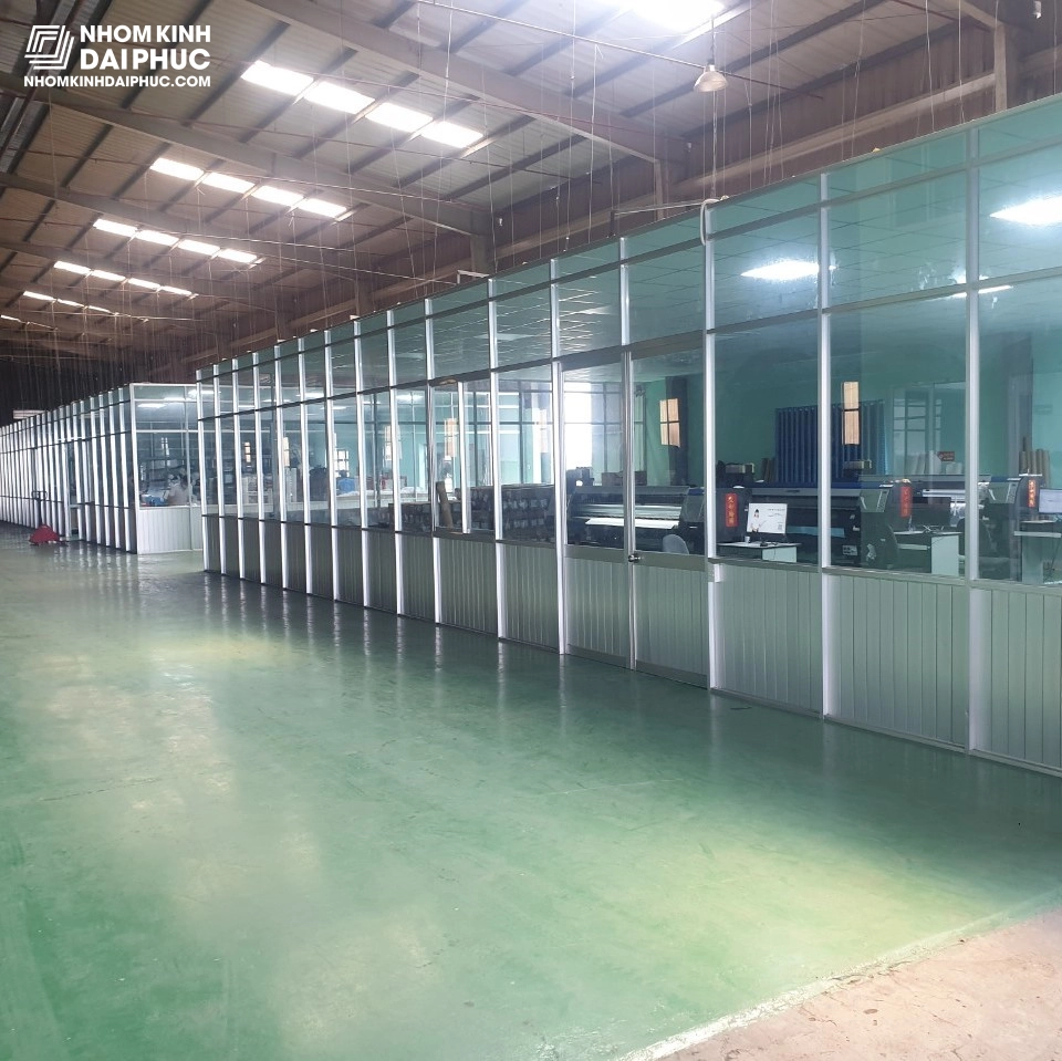 Vách ngăn nhôm kính nhà xưởng