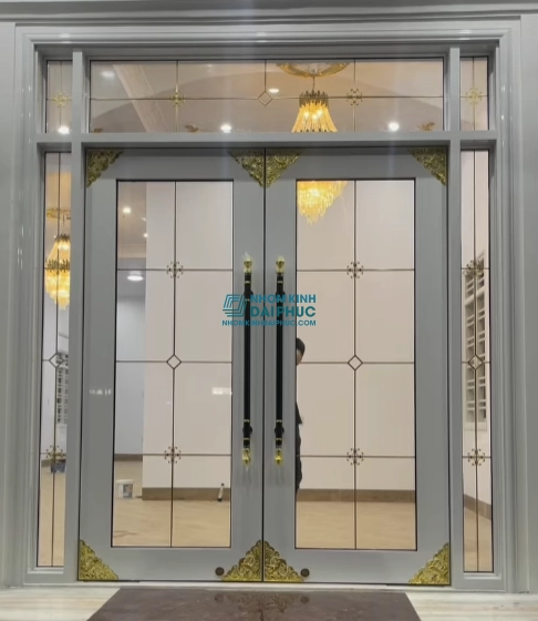 Cửa Nhôm Thủy Lực Màu Trắng